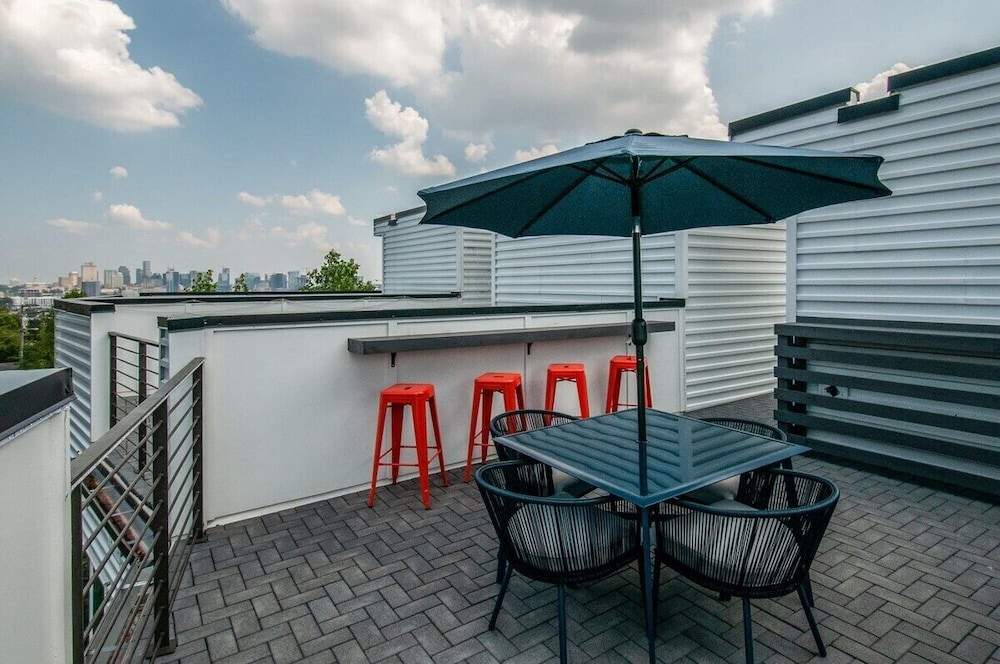 King Queen 2 Homes - 24 Beds City Views
