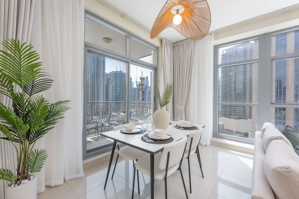 1 Bedroom and Situated Near Burj Khalifa and Dubai Mall