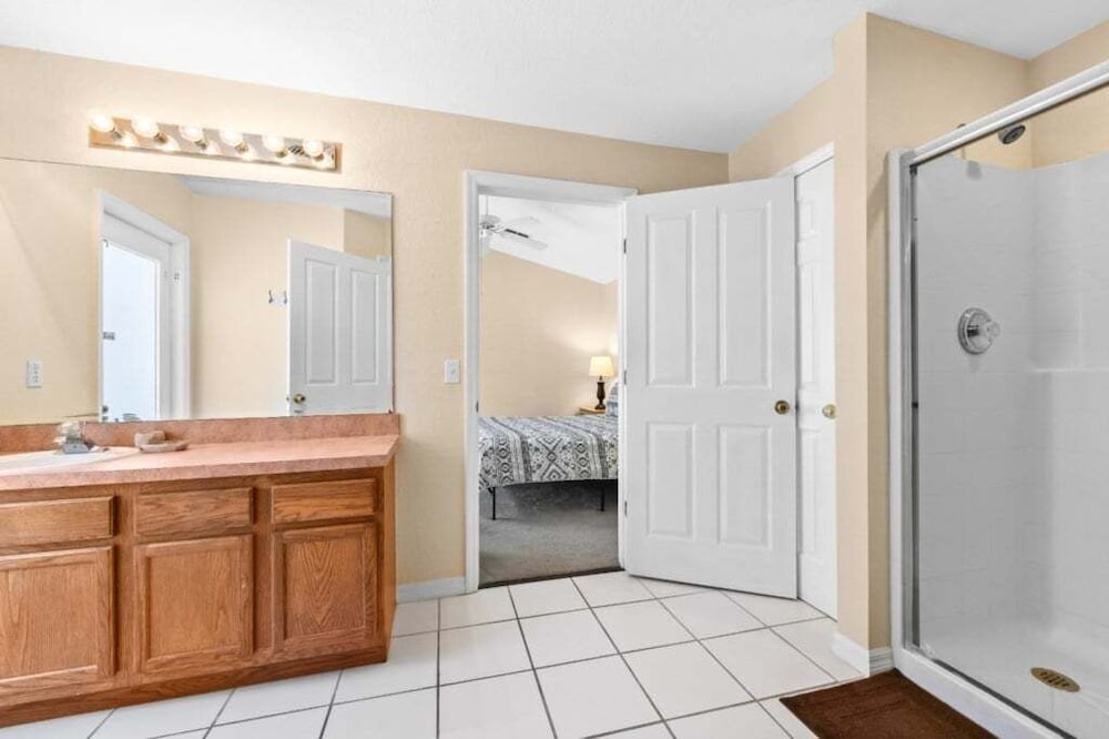 Reserve Retreat - Gated 4br With Pool Near Disney 4 Bedroom Villa