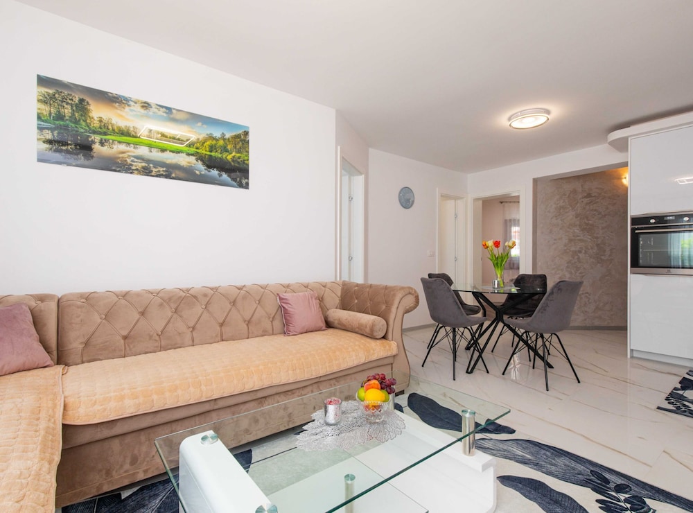 Modern Apartment With Terrace and Private Parking Krk