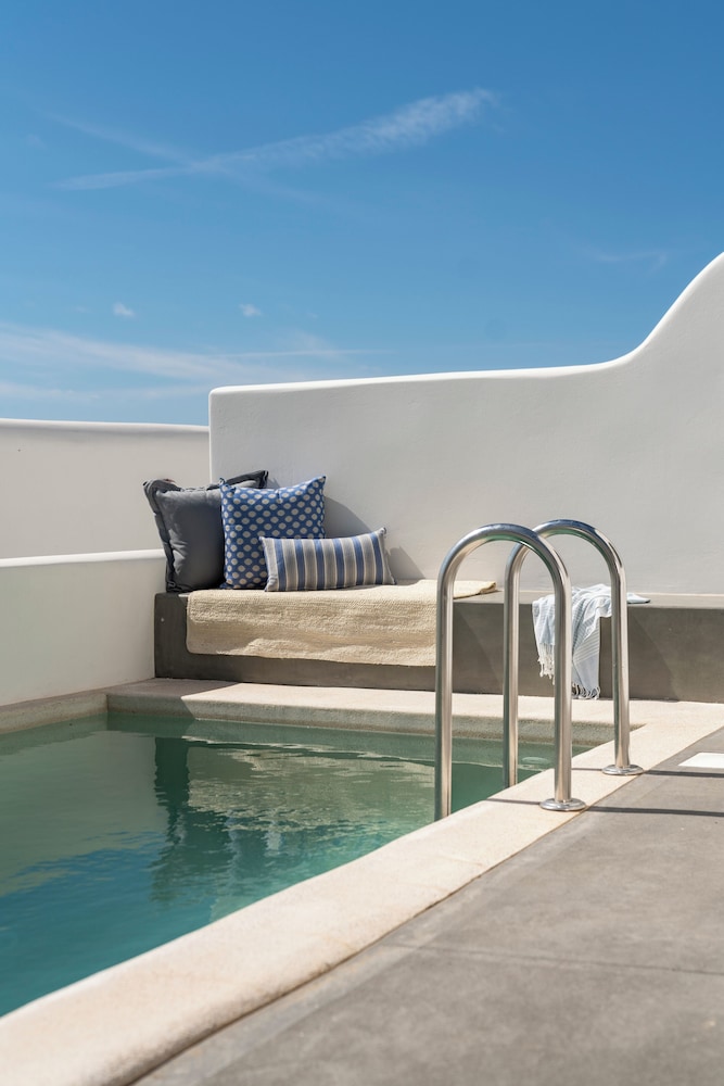 Chora Kythnos Suites