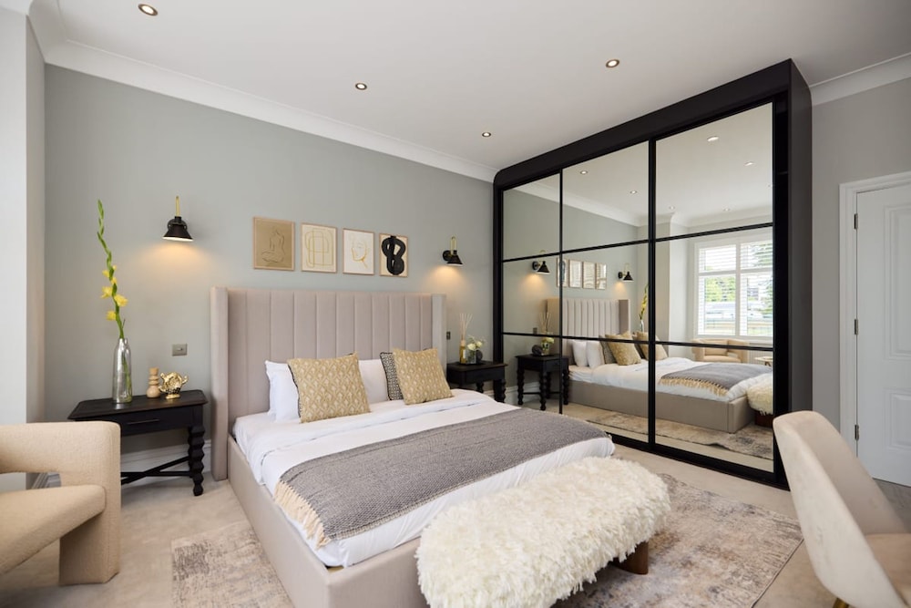 The Roehampton Place - Elegant 5bdr House With Garden Parking