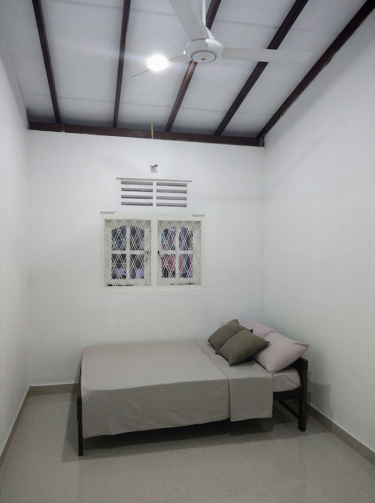 The Kaktus House at airport view 3