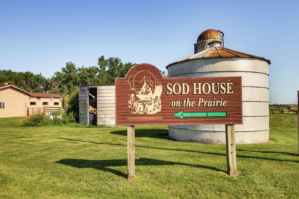 Pioneer-era Retreat in Sanborn w/ Museum Access