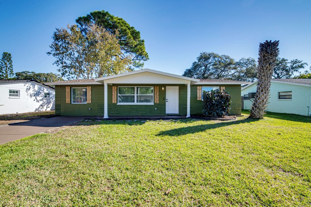 2 Mi to Gulf! Pet-friendly Home in New Port Richey