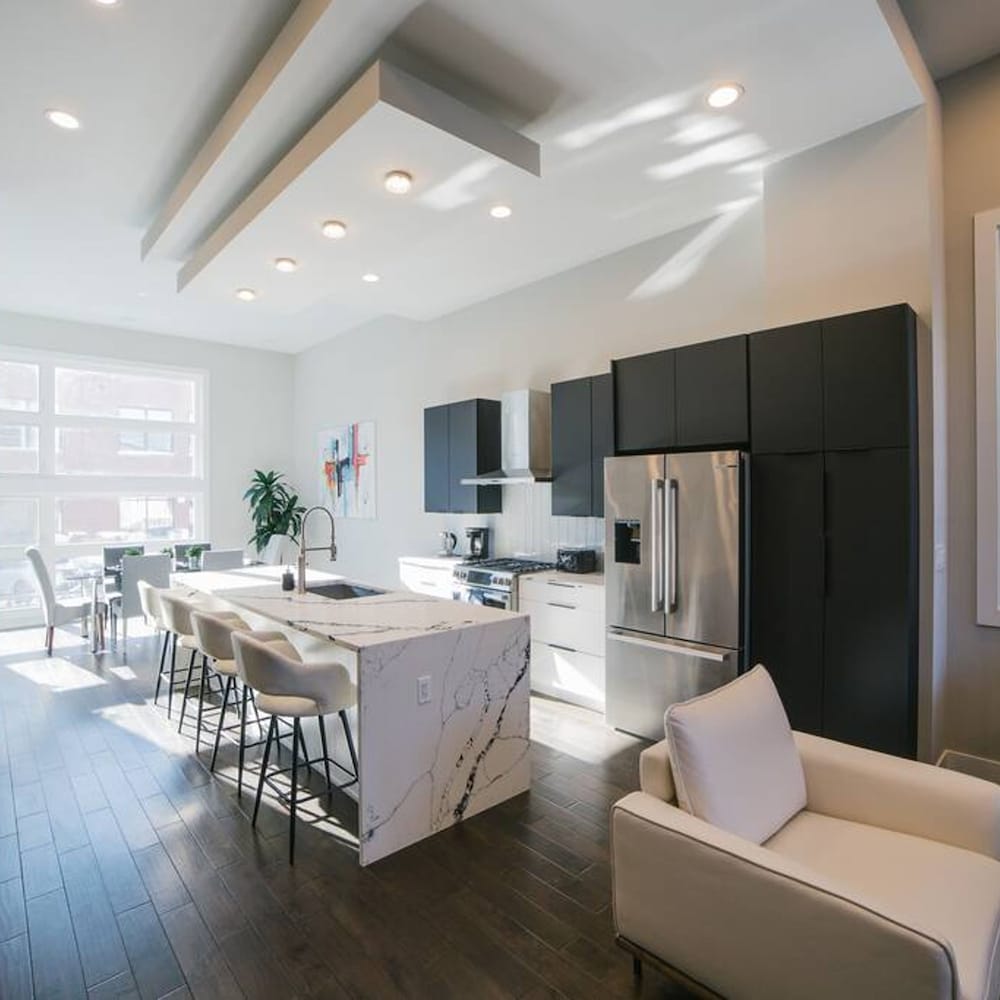 Magnificent NEW Home w 8 Beds Free Parking