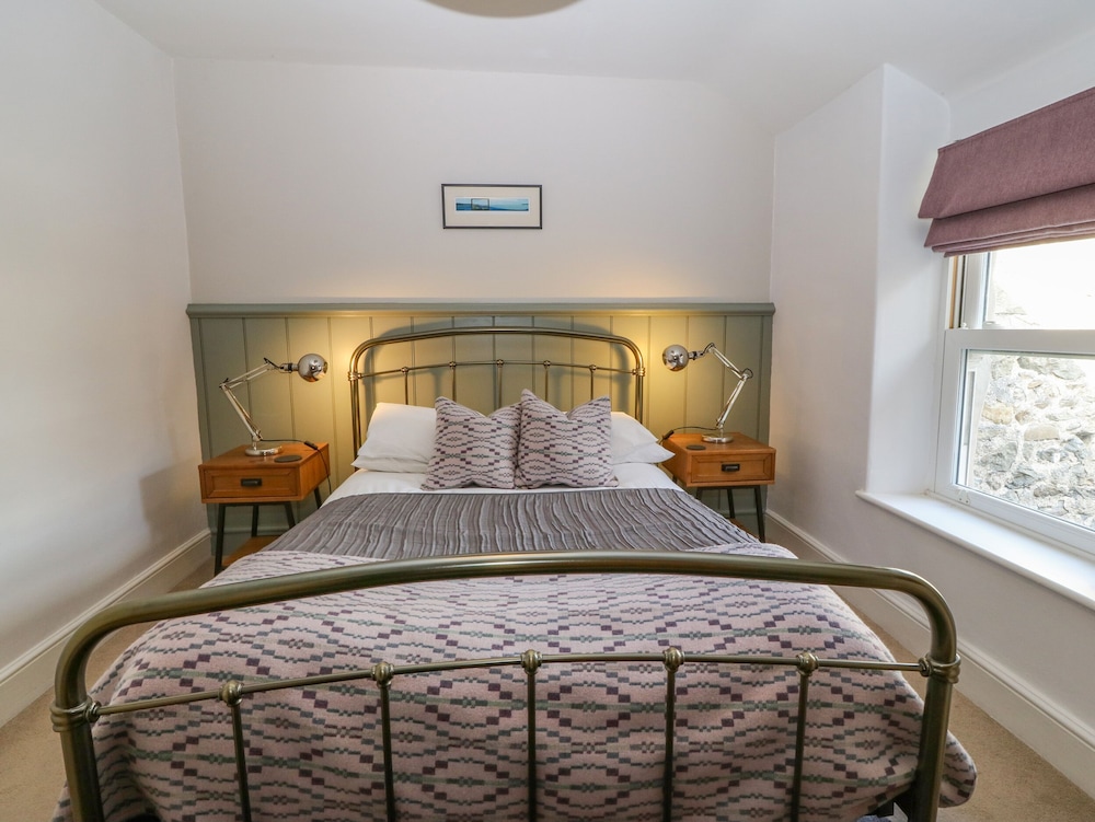Y Castell Apartment 3 view 4