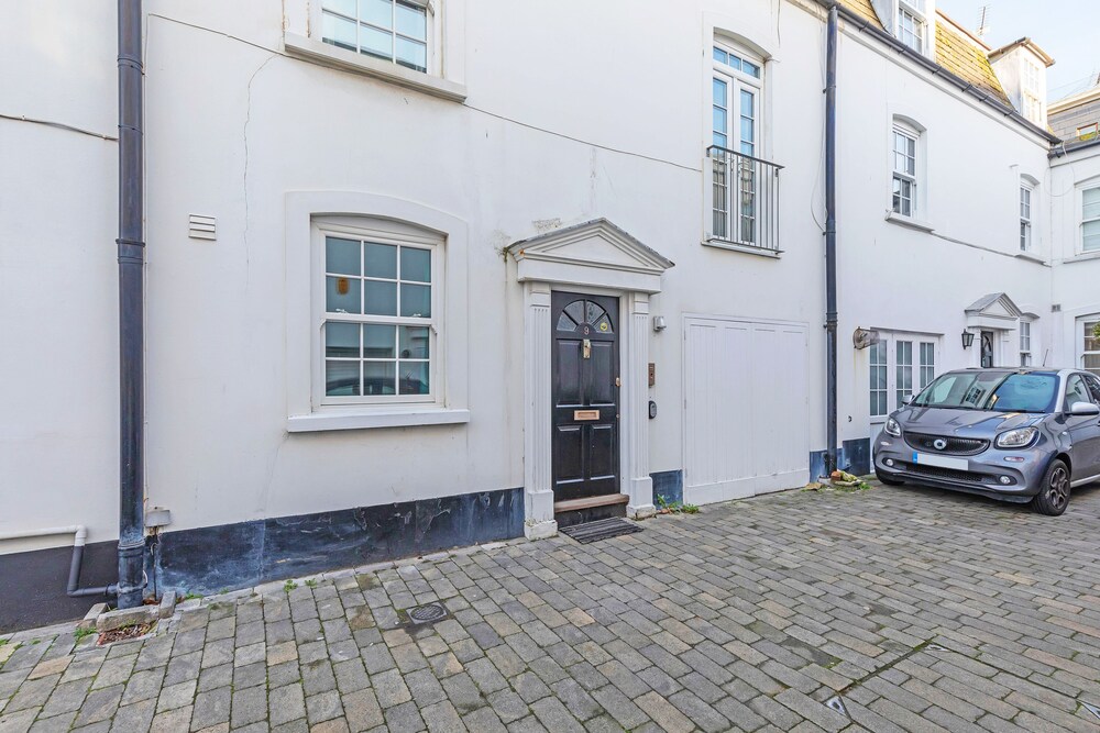 Pebble Mews House | By My Getaways | Parking for one small car