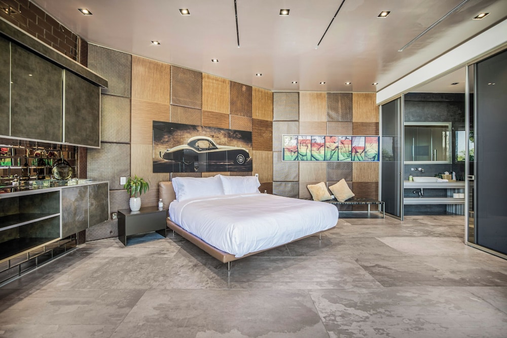 Villa Kaleida - Sleek Modern Sunset Villa With Eclectic Style & Infinity Pool