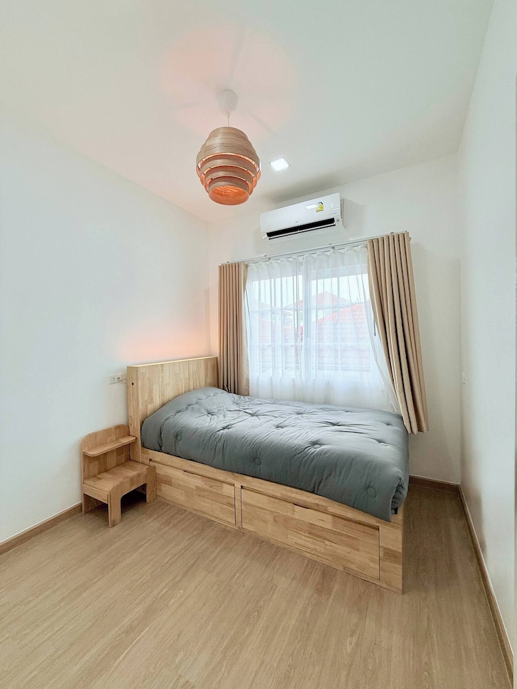 Minimalist Townhome Stay