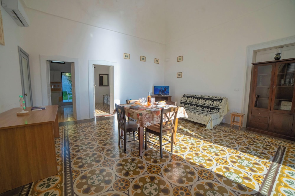Cesarea & Marisole House With Sea View