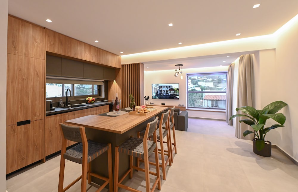 MGK Luxury Suites With a Private Pool Ligaria