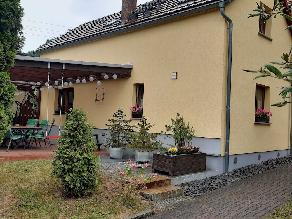 Great Holiday Home With Terrace Near Saxon