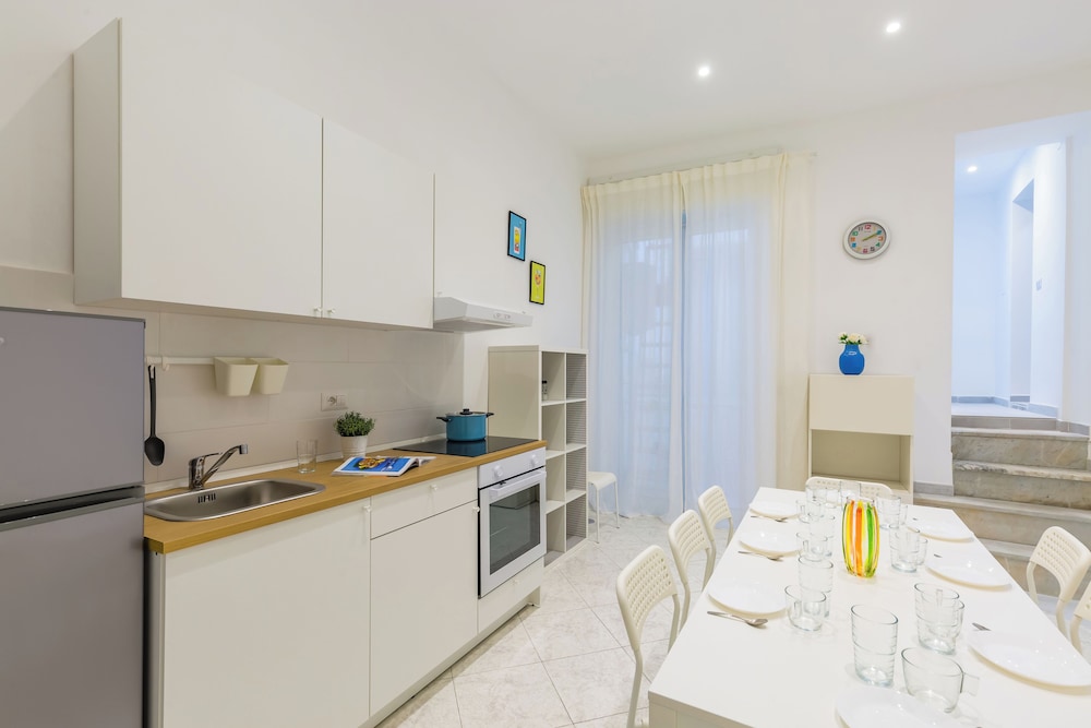 White&Blue Apartment at Sanità by Wonderful Italy
