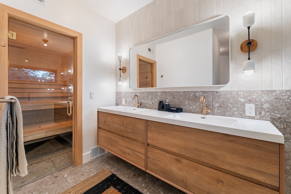 Northwood Mountain Views Sauna Balcony Tahoe Group Retreat