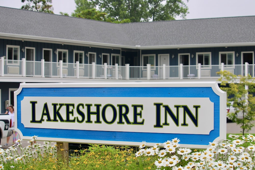 Empire Lakeshore Inn