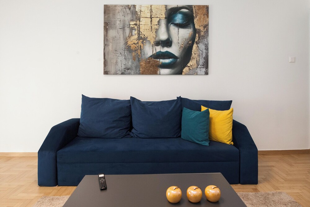 Stylish Renovated 2 Bd Apt in Exarcheia