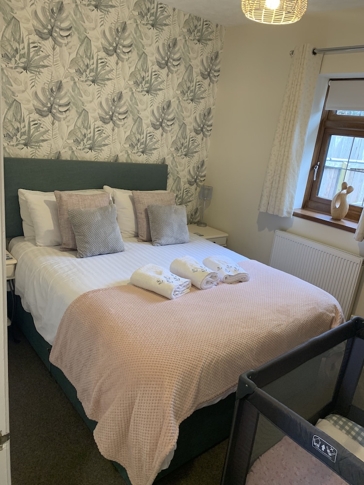 Charming 1-bed Cottage in Liskeard Cornwall view 2