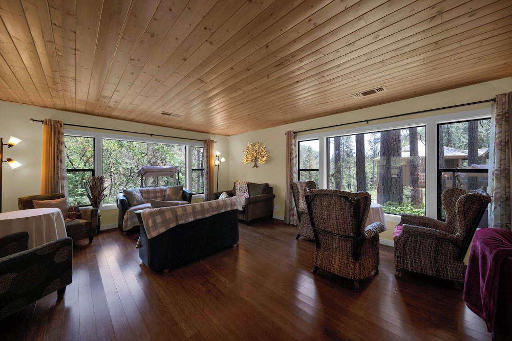 The Inn at Shasta Lake