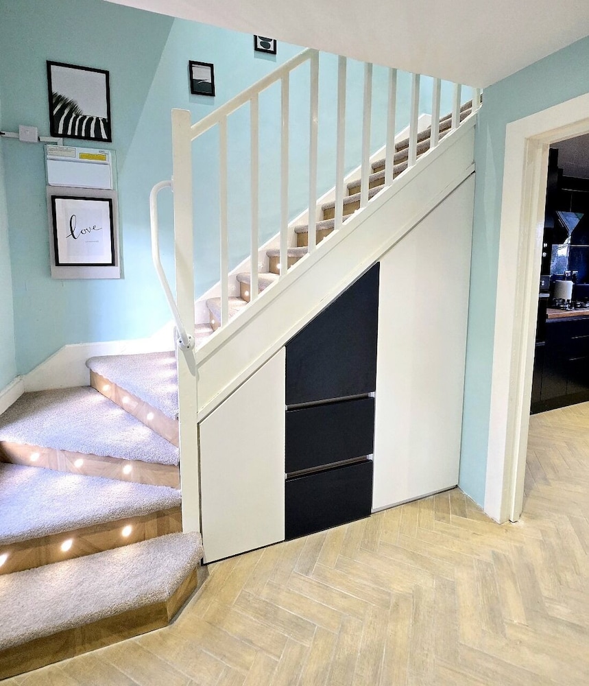 Quirky 2-Bed with Free Parking