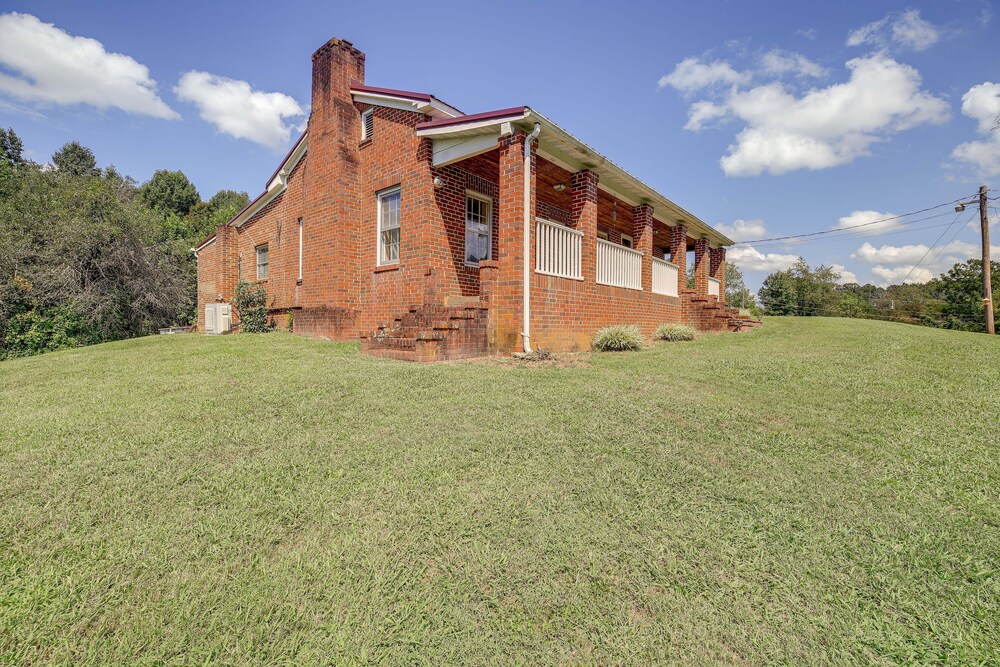 Riverfront Bluff City Retreat w/ Patio & Grill! view 3