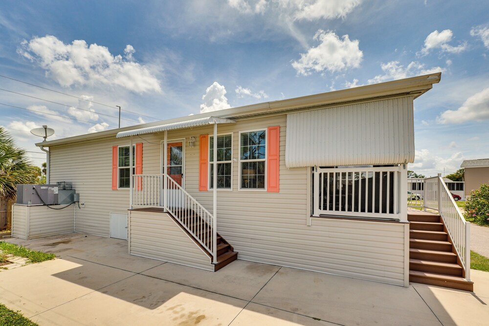 4 Mi to Fort Myers Beach: Home w/ Resort Perks!