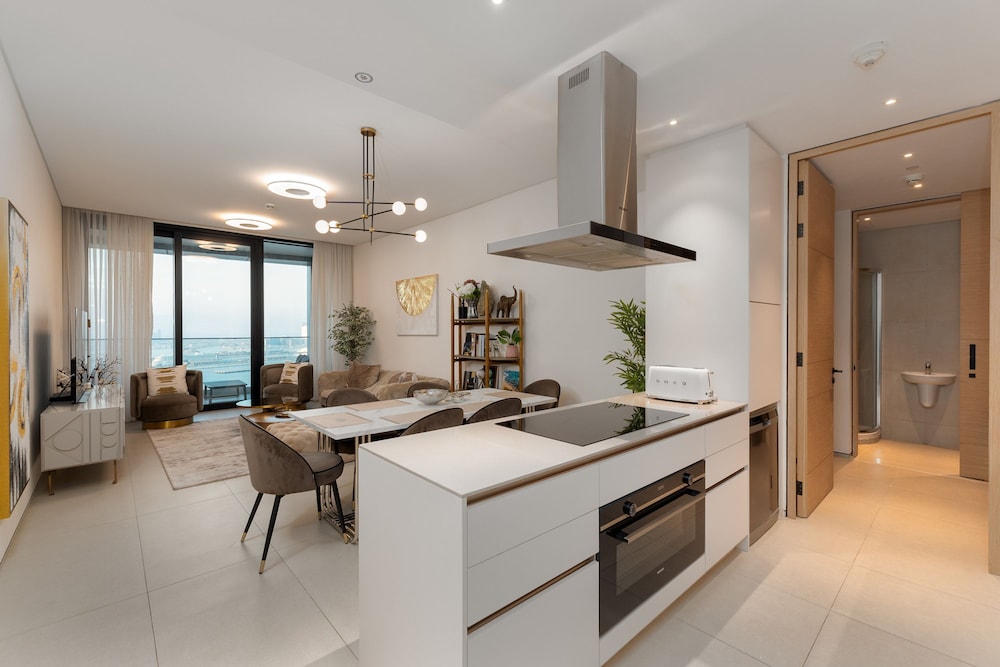 Elegant Address JBR 3BR w Beach Accesss