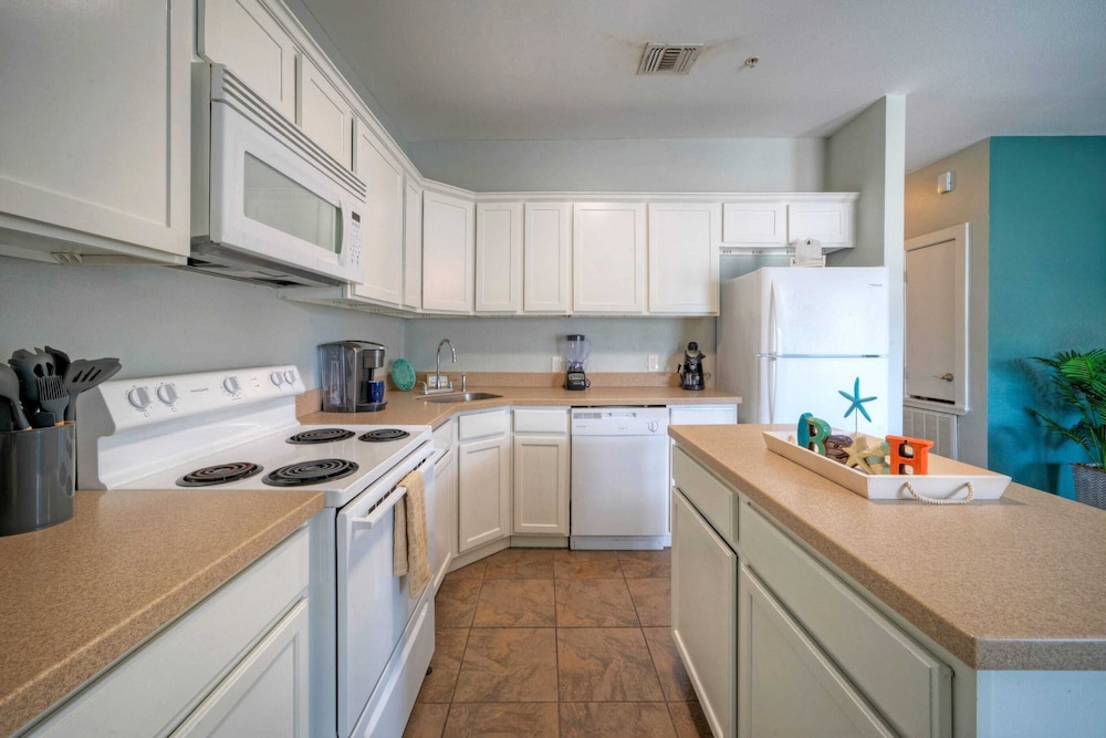 Sleeps 12 w/ Pool + Short Walk to Beach Costa Bahia Dual Retreat