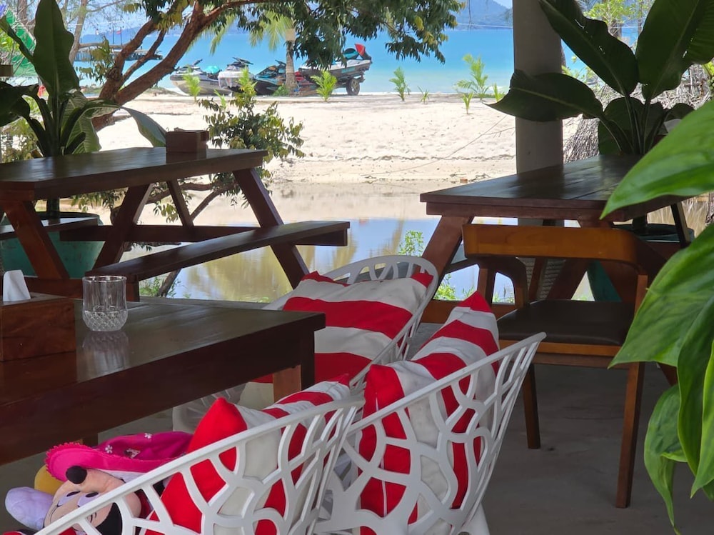 WHITE BEACH RESORT LONGSET