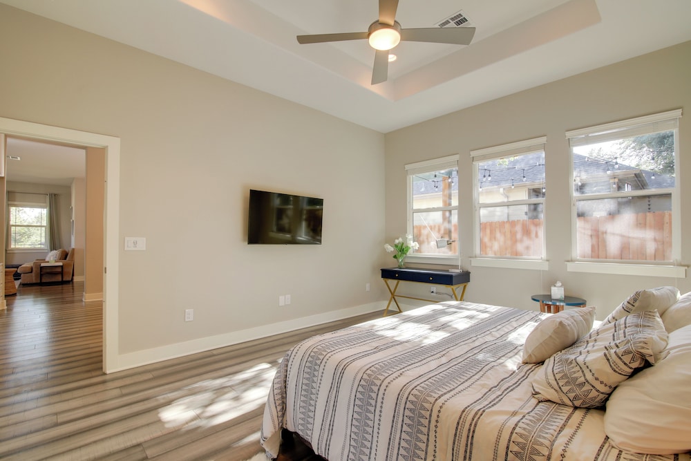 Modern Lago Vista Home w/ Pool & Lake Access! view 5