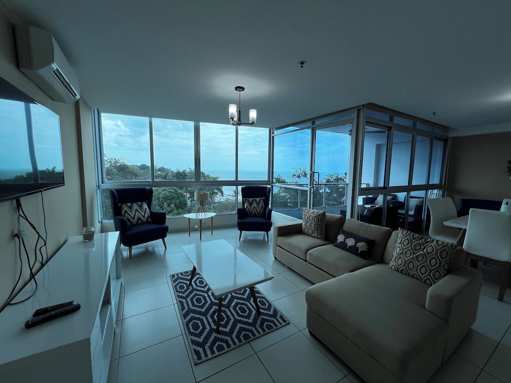 Oceanfront in Coronado Bay