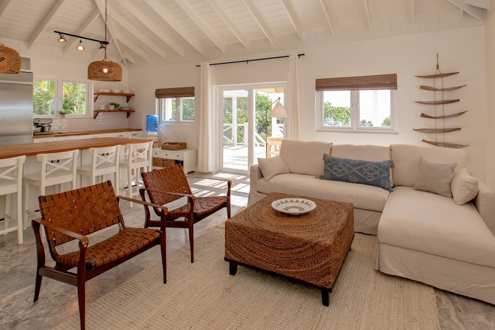 Seaesta - Brand New Estate W/pool & Private Backyard Beach 6 Bedroom Home
