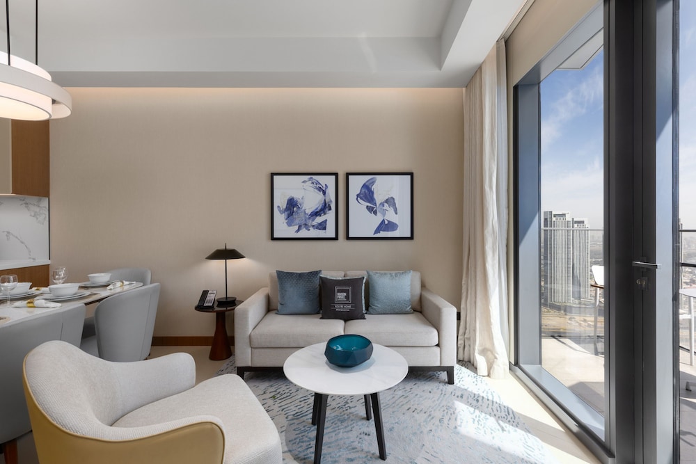 Luxury Apt w Spectacular Burj Khalifa Views