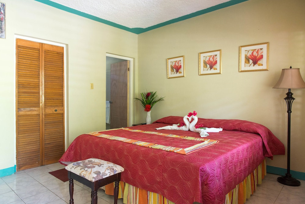 Hotel The Golden Sunset - Image 1