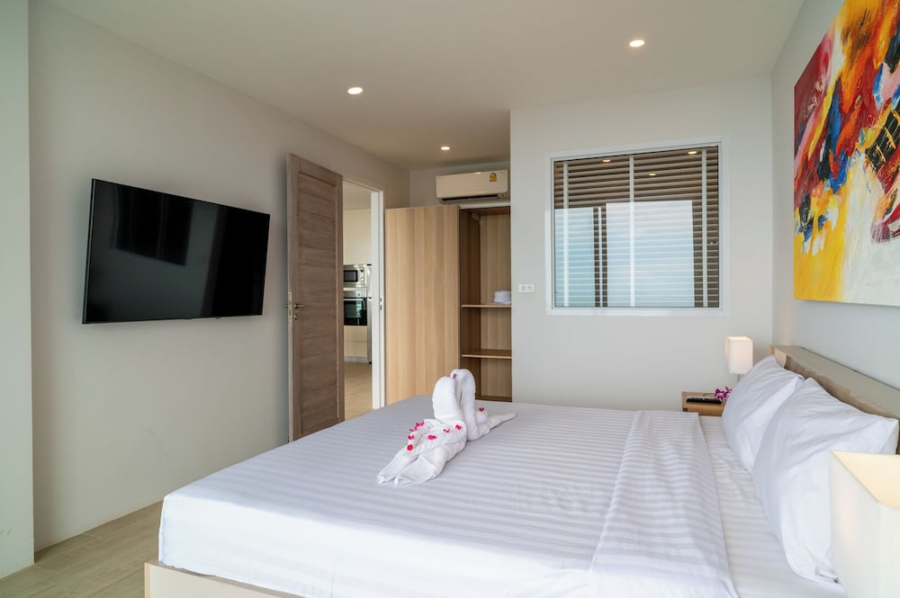 Sea View 2Bed Apt Walk to Beach KBR35
