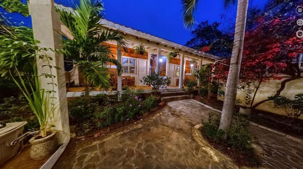 2 Casitas for 8 Guests on Beach Front w Pool AC