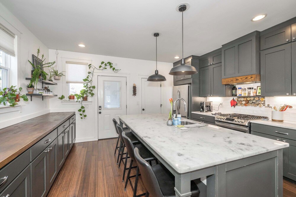 Northside Nook Home for 6!