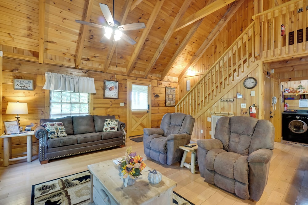 Hot Tub & Deck! 'bear Hugs Cabin' Near Gatlinburg
