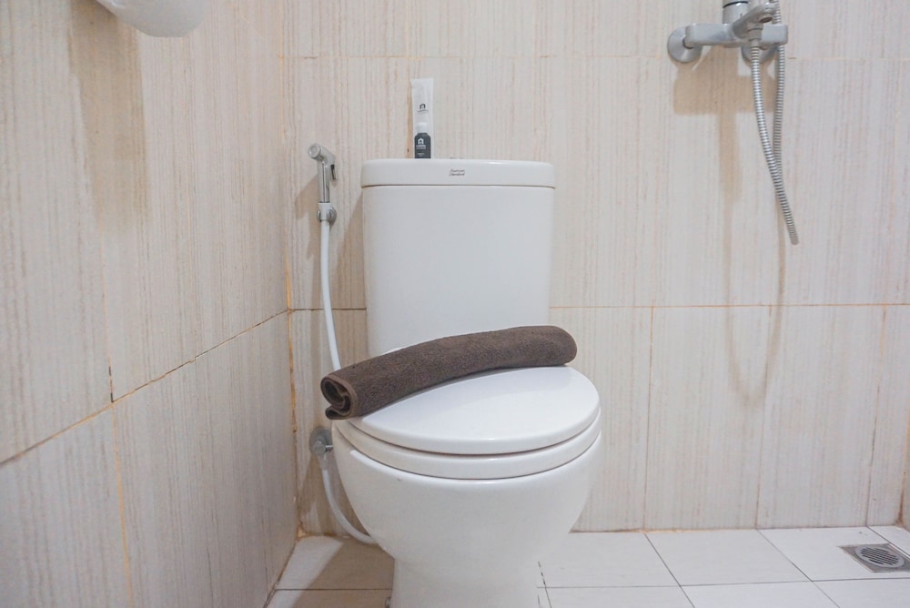 Cozy Living 1BR at Sentul Tower Apartment