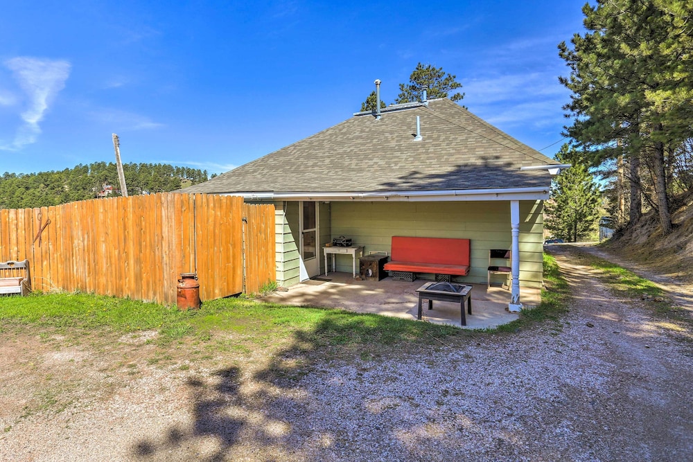 Classic Mountain Home, Half Mi to Main Street view 2