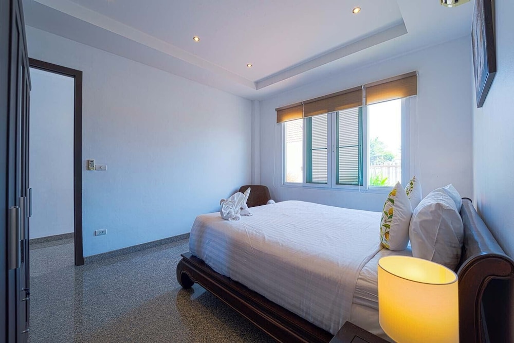 Luxury 4 Bedroom Pool Villa - PV8 view 2