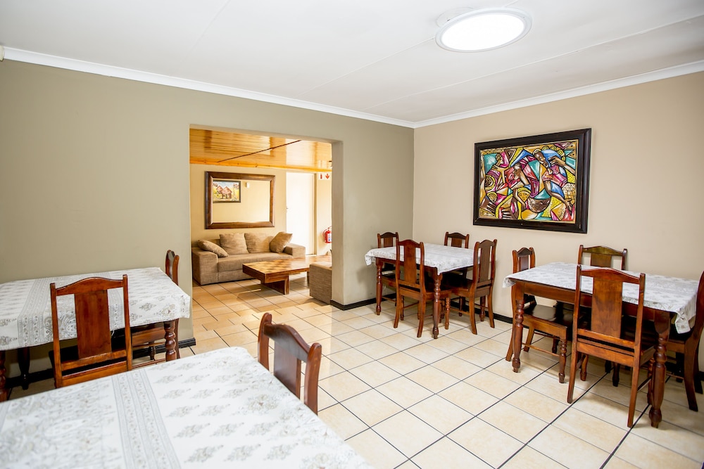 Oria Lodge - Summer Greens