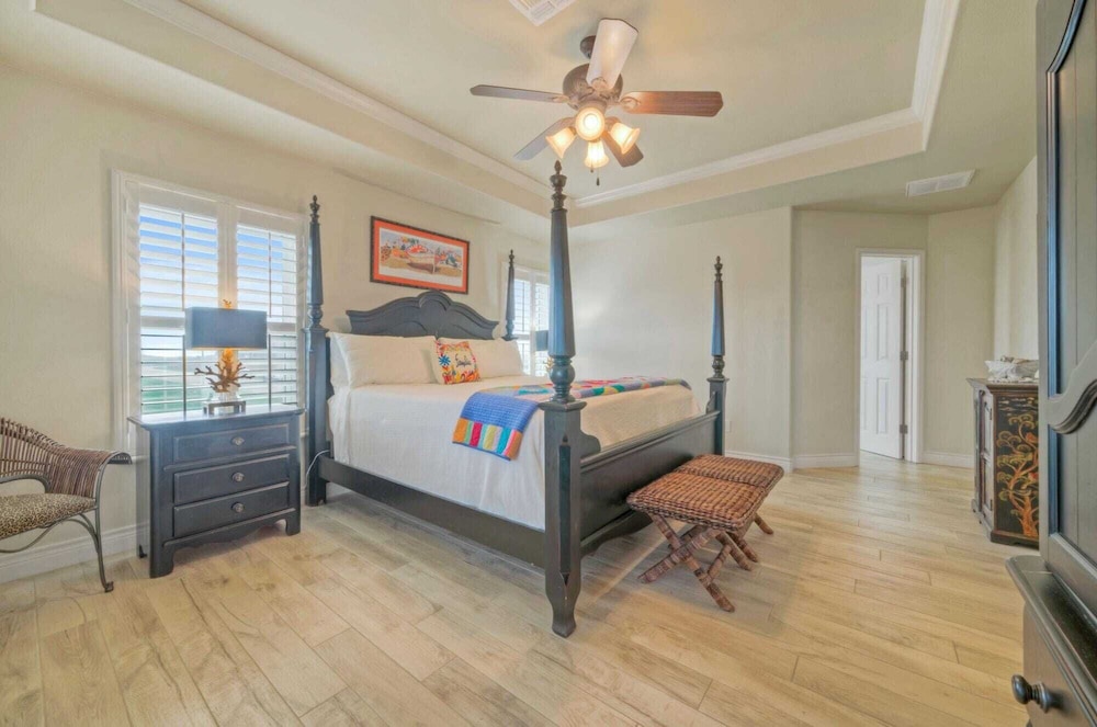 2 Homes, Sleeps 22 Steps to the Beach, Private Pool, Fire Pit, Balcony Views