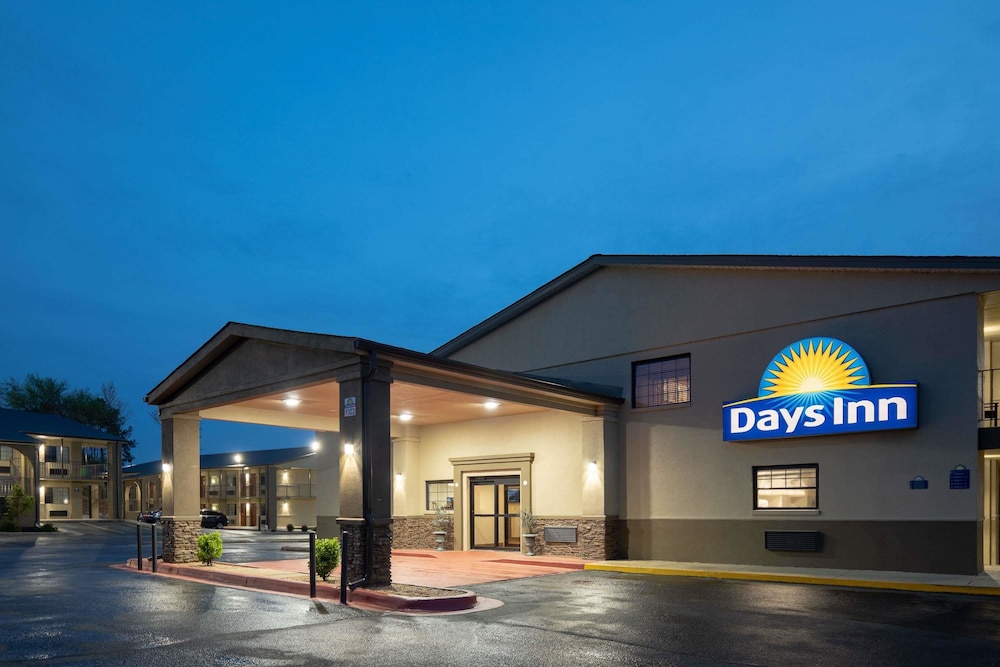 Days Inn & Suites by Wyndham Athens Alabama view 4