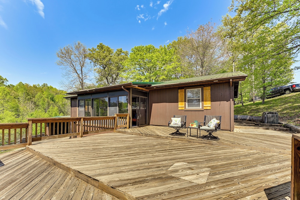 Corbin Vacations - Gray Vacation Rental w/ Deck  Pond Access! - Property Image 1