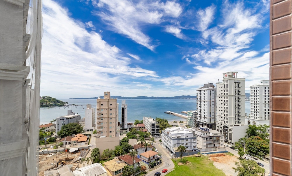 MHF II Apts Variados em Prédio com Vista para o Mar em Itapema