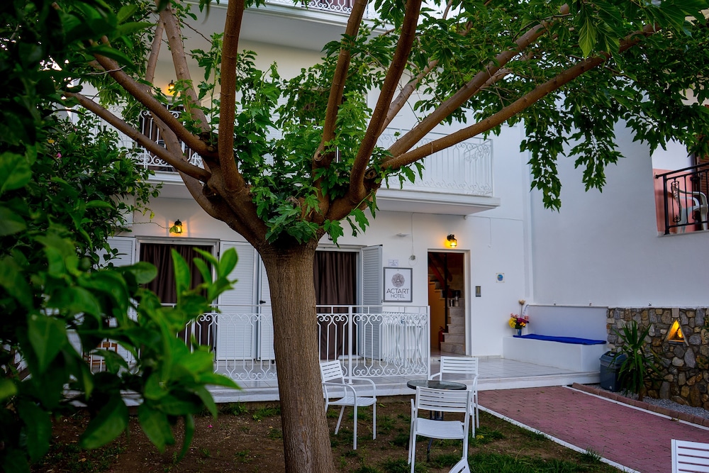 Act Art Skiathos