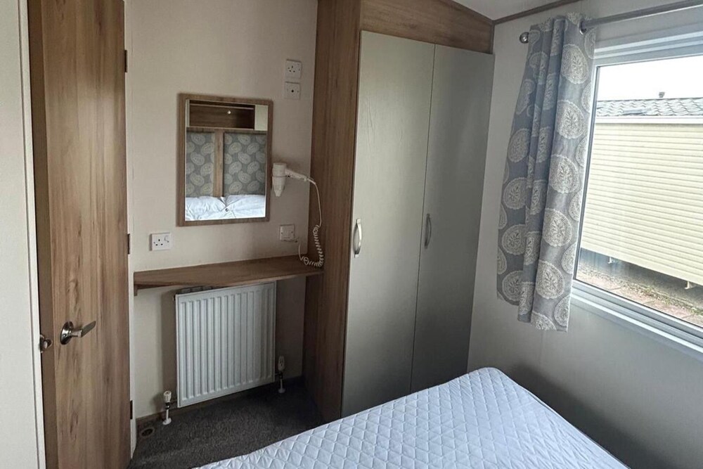 Familycaravan-seaview-garden-ensuite-nearbeach