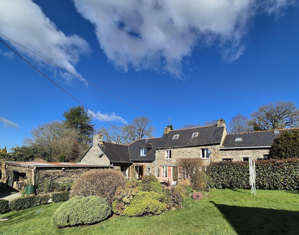 Cottage in Mael-carhaix With Terrace
