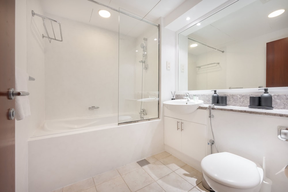 Prime 2BR Near Marina Mall Tram